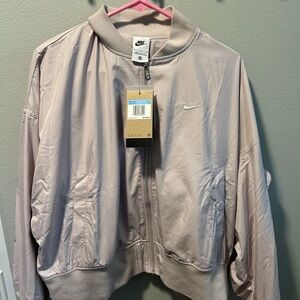 Nike Sportswear Essential Women’s Oversized Bomber Jacket